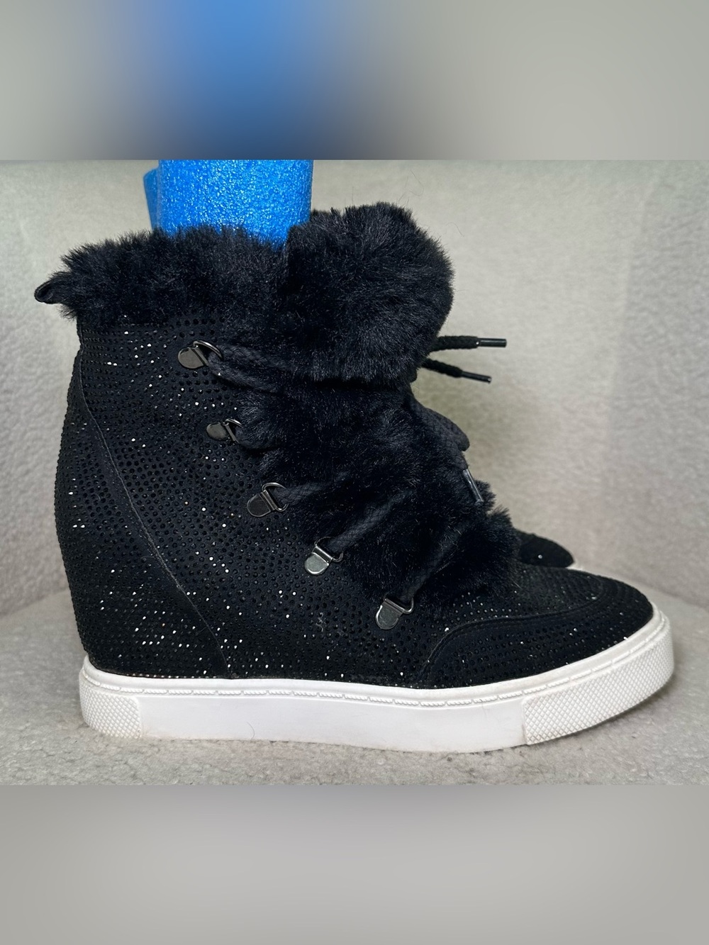 Steve Madden Wharton Black Rhinestone Faux Fur Hidden Wedge Sneakers Y2K Bling 9